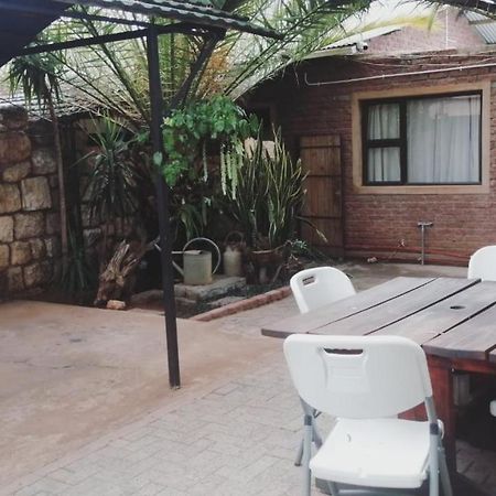 Tsumeb Backpackers & Safari Hostel Exterior foto